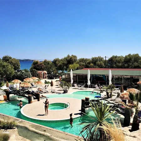 Thassos Grand يميناريا